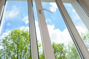 Od czego zależy odporność okien na wiatr?